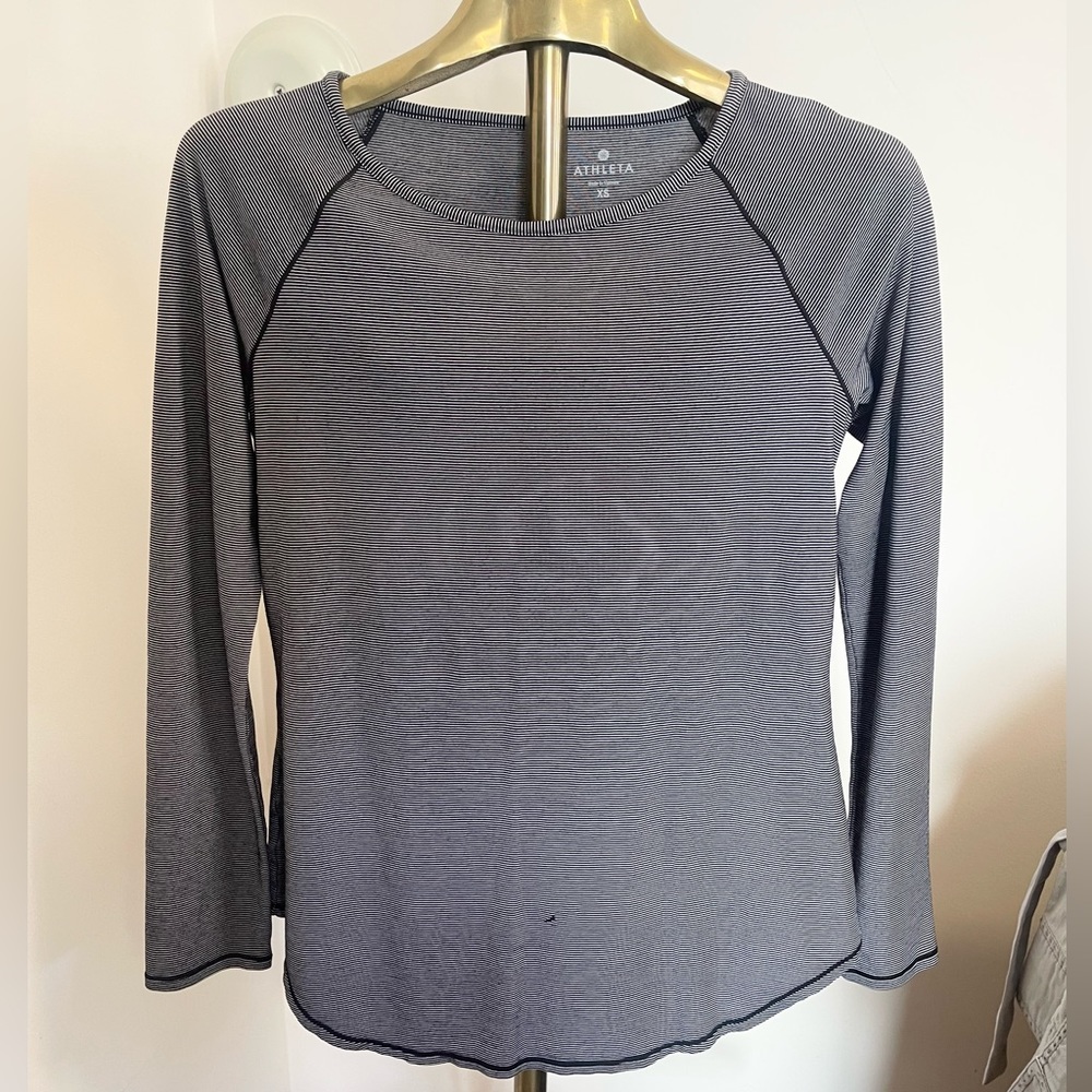 Cute athleta long sleeve top!